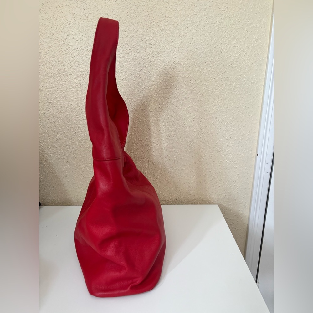 SOFT RED PEBBLE LEATHER HOBO SHOULDER BAG MADE IN ITALY - Picture 3 of 11